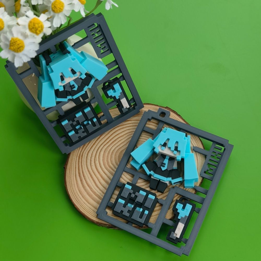 Cosplay Prop 3D Print - 3Dプリント製のかわいいピクセル初音ミク半完成モデル、台座付きデスクトップ装飾品、穴付きキーホルダー